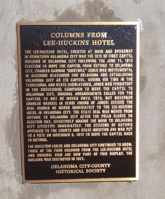 Columns from Lee-Huckins Hotel Marker image. Click for full size.