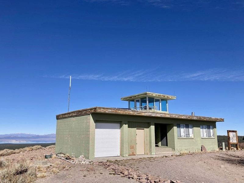 Bald Mountain Lookout image. Click for full size.