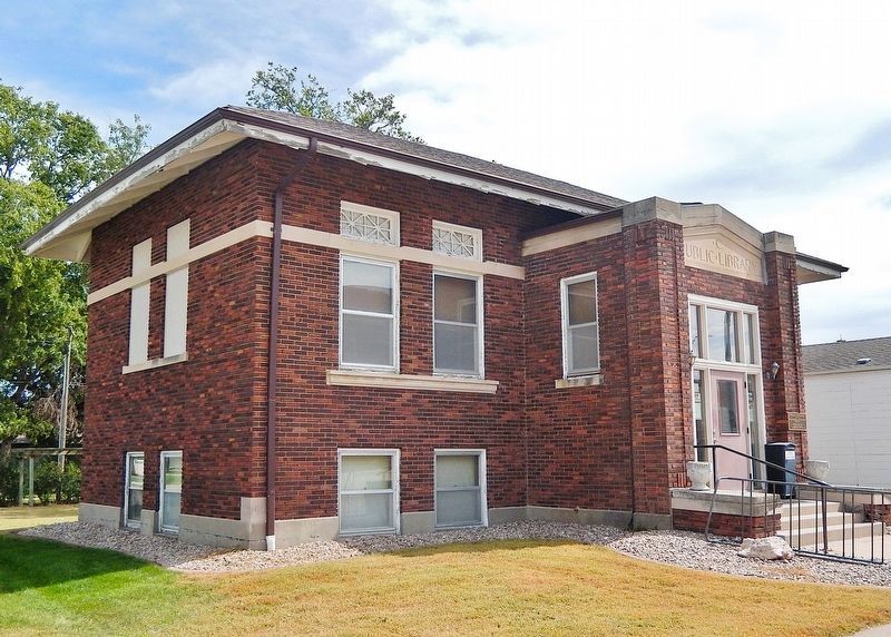 Fairfield Carnegie Library (<i>northewest elevation</i>) image. Click for full size.