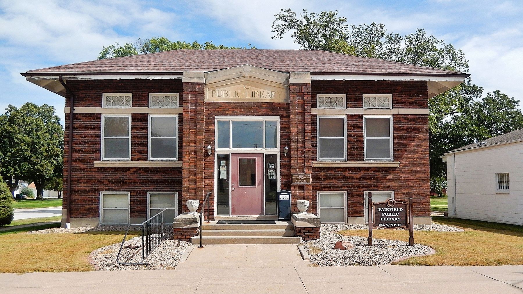 Fairfield Carnegie Library (<i>west/front elevation</i>) image. Click for full size.
