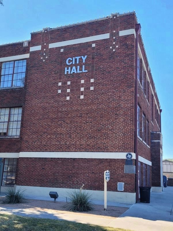 The view of the north side of the Avenue D School and Marker image. Click for full size.