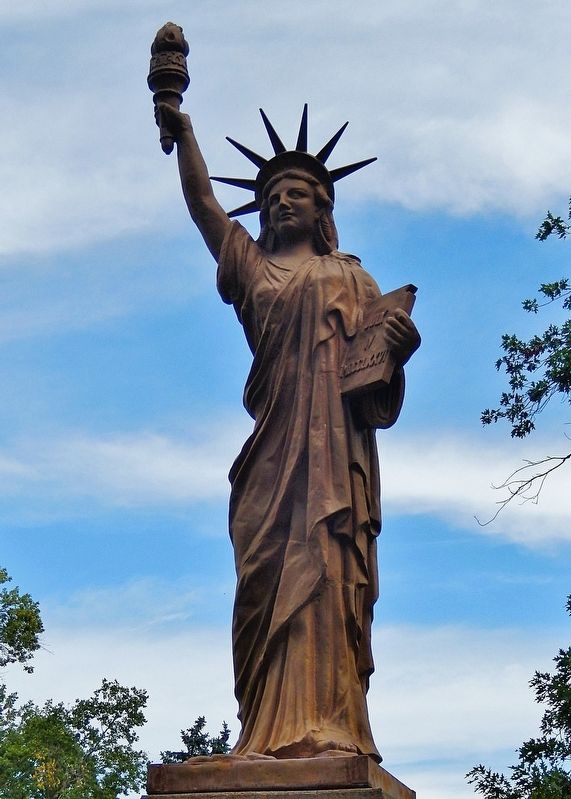 Replica of the Statue of Liberty image. Click for full size.