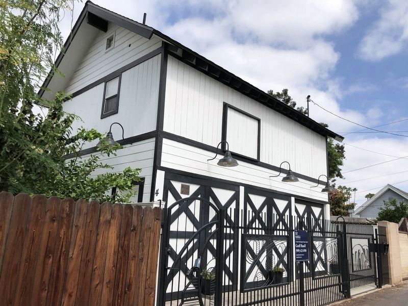 Carriage House and Marker image. Click for full size.