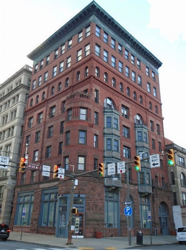 Peoples National Bank Building Today. Click for full size. Peoples National Bank Building Today image. Click for full size.