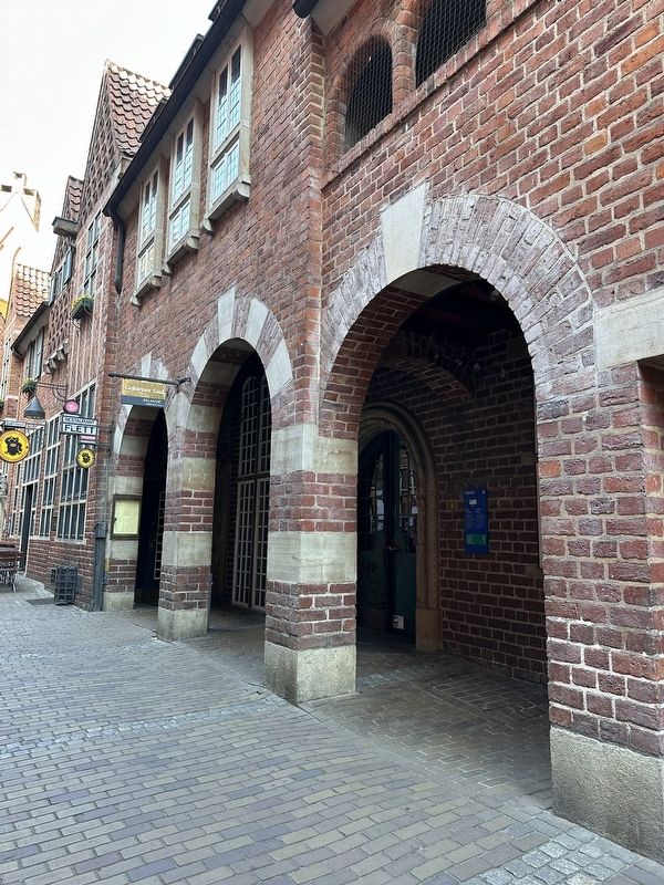 Haus St. Petrus / St Petrus House Marker - wider view image. Click for full size.