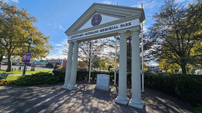 Levittown Veterans Memorial Park image. Click for full size.