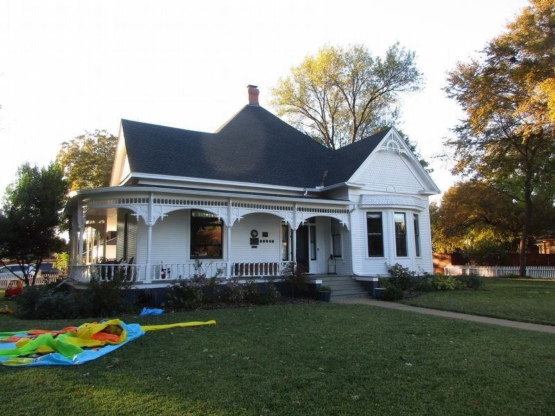 The M.A. Benton House and marker image. Click for full size.