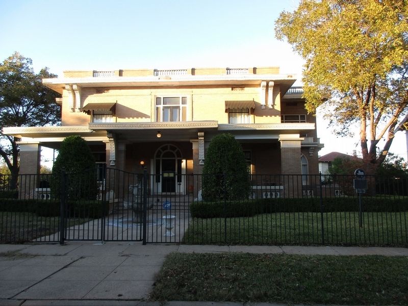 Dr. Clay Johnson House and marker image. Click for full size.