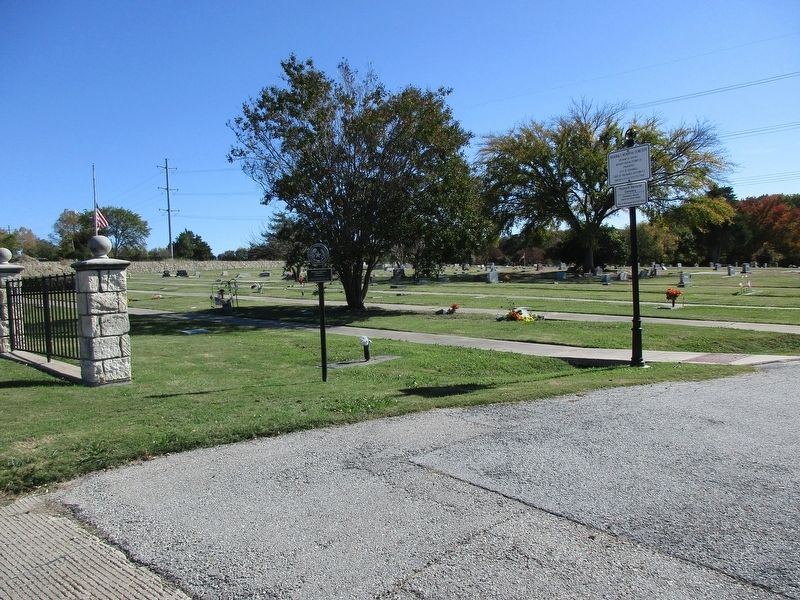 Rockwall Memorial Cemetery and marker image. Click for full size.
