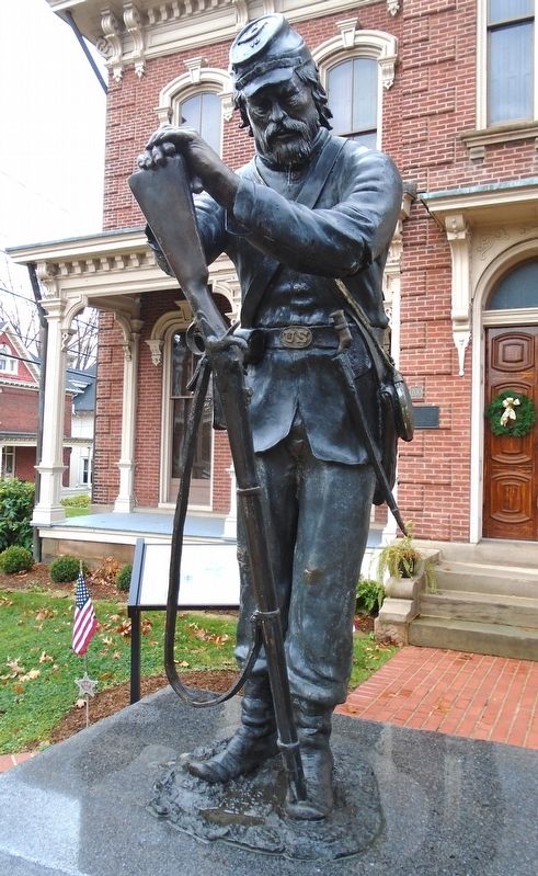 <i>Rest on Arms</i> Statue image. Click for full size.