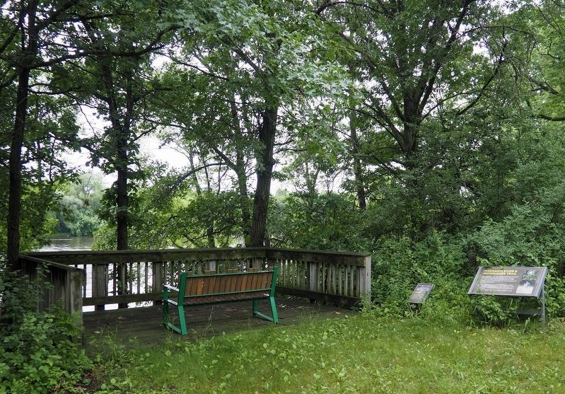 Mississippi River & Woodlands Trail Marker (right) image. Click for full size.