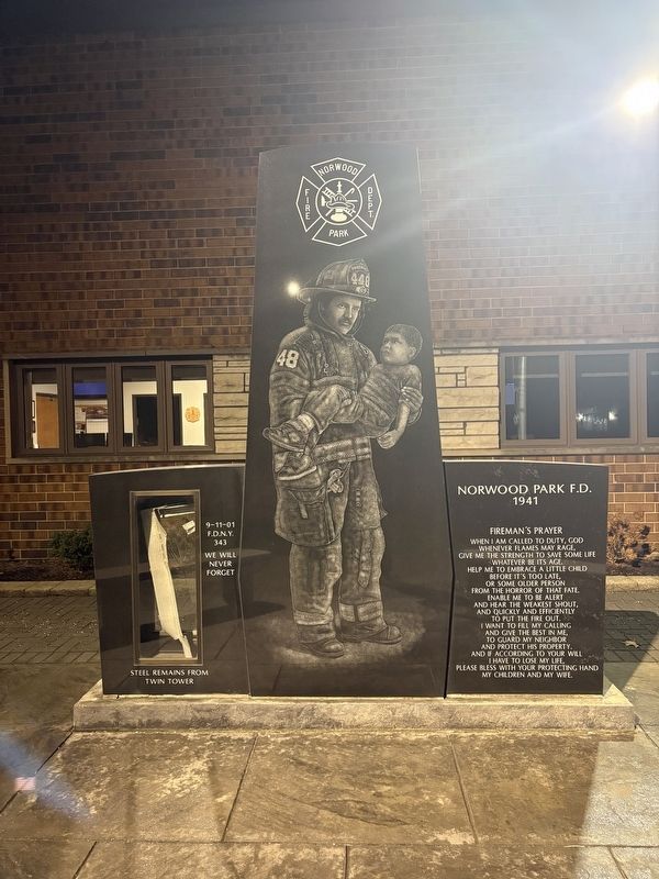 Memorial in front of Norwood Park FD image. Click for full size.
