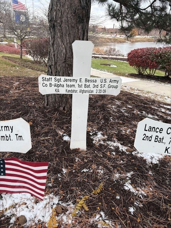 Blue Star Memorial cross: Jeremy Bessa image. Click for full size.