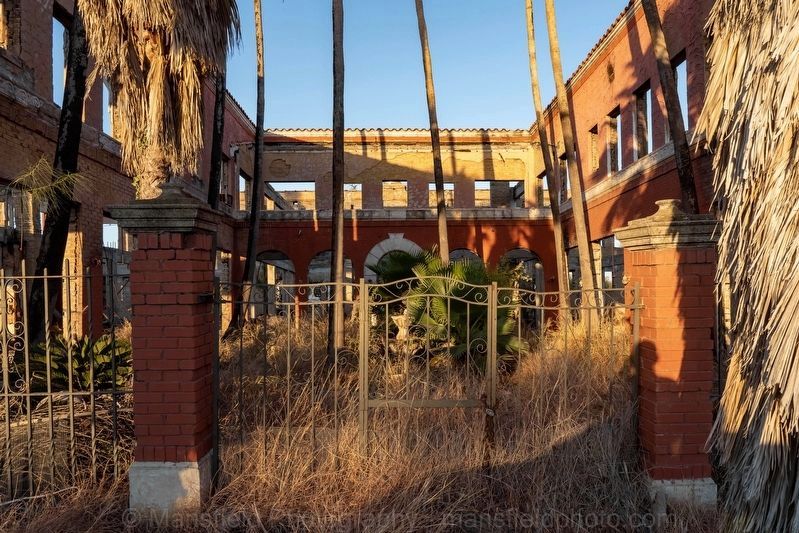 Entrance to Catarina Hotel image. Click for full size.