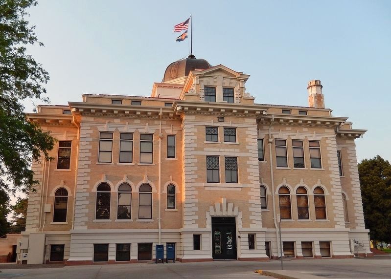 Logan County Courthouse (<i>south elevation</i>) image. Click for full size.