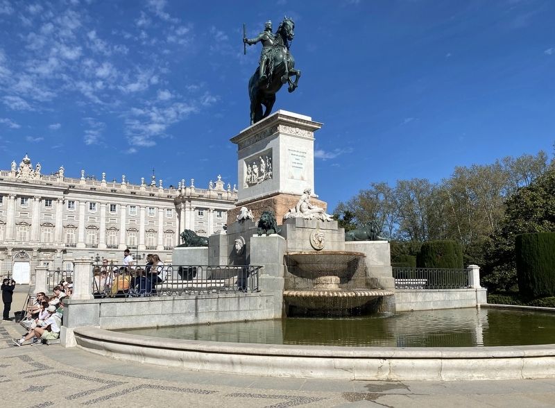 Equestrian Statue of Philip IV - three-quarters view image. Click for full size.