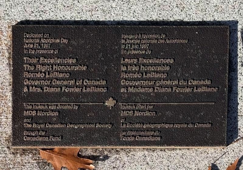 Dedication plaque for the Inuksuk image. Click for full size.