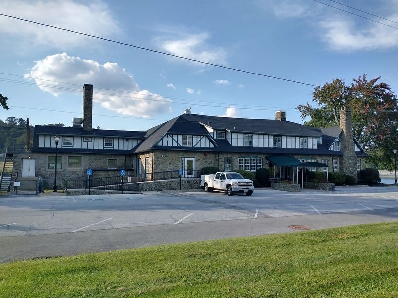 Lakeside Hall image. Click for full size.