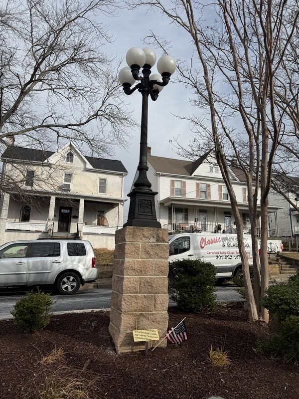 The Alvin Keenan Memorial Light image. Click for full size.