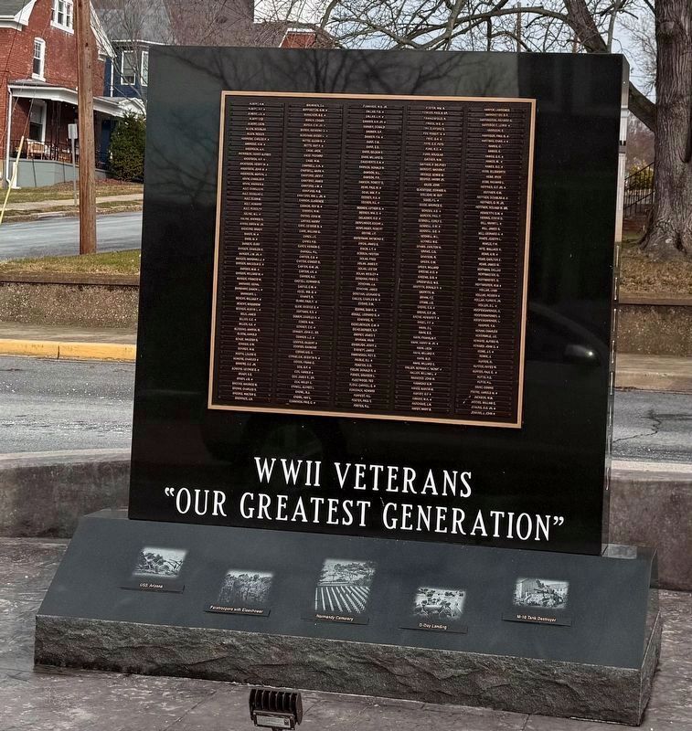World War II Memorial [Front] image. Click for full size.