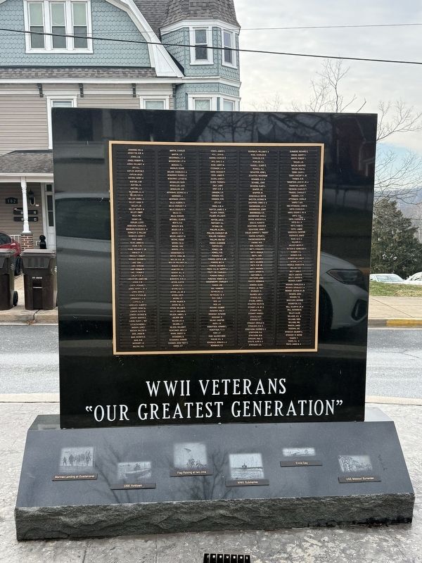 World War II Memorial [Back] image. Click for full size.