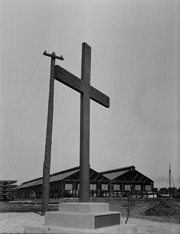 Marquette and Jolliet Memorial. Click for full size. Marquette and Jolliet Memorial image. Click for full size.