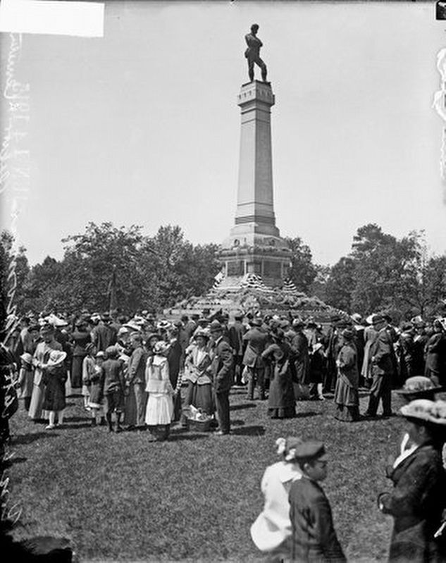 Confederate Mound, 1915 image. Click for full size.