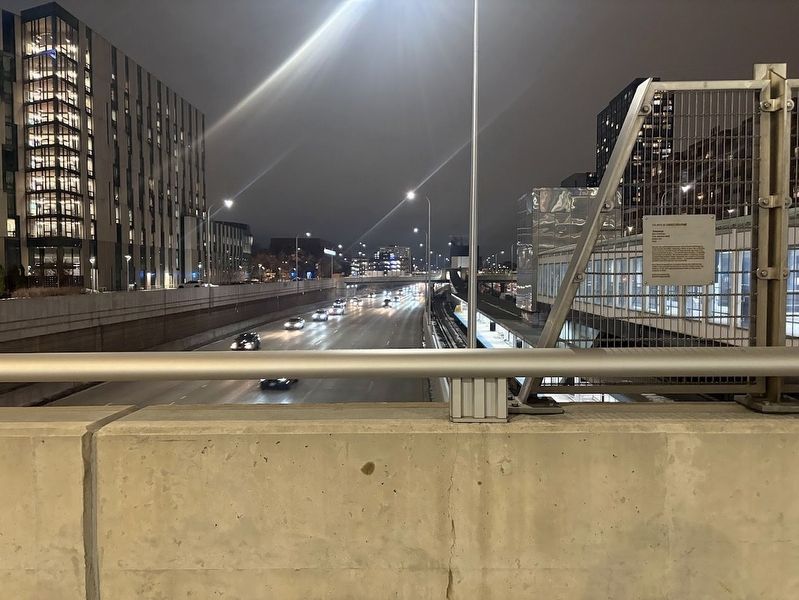 <i>Takeaway</i> Marker next to the CTA Blue Line entrance and above the Eisenhower Expressway image. Click for full size.