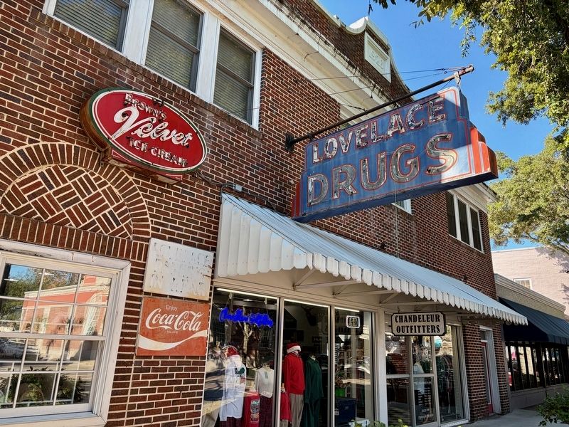 Former Lovelace Drug Store. image. Click for full size.