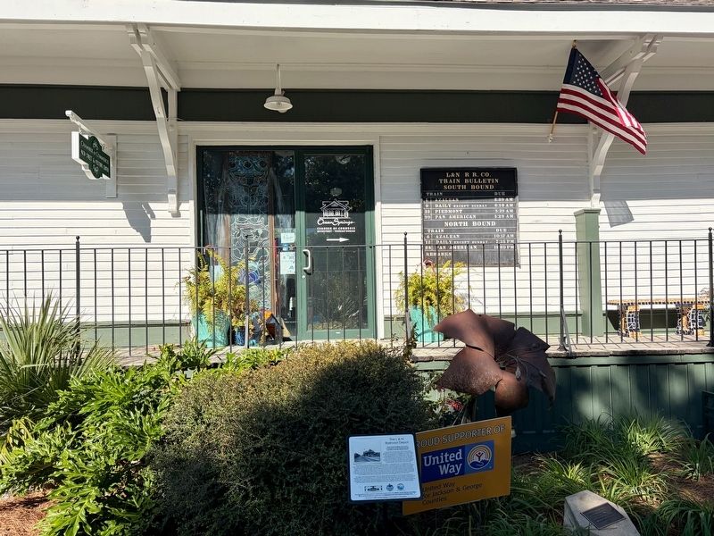 The L & N Railroad Depot Marker. Click for full size. The L & N Railroad Depot Marker image. Click for full size.