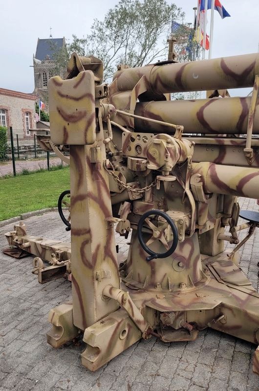 Closeup view of 88 mm FLAK 18-36-37-41. Click for full size. Closeup view of 88 mm FLAK 18-36-37-41 image. Click for full size.
