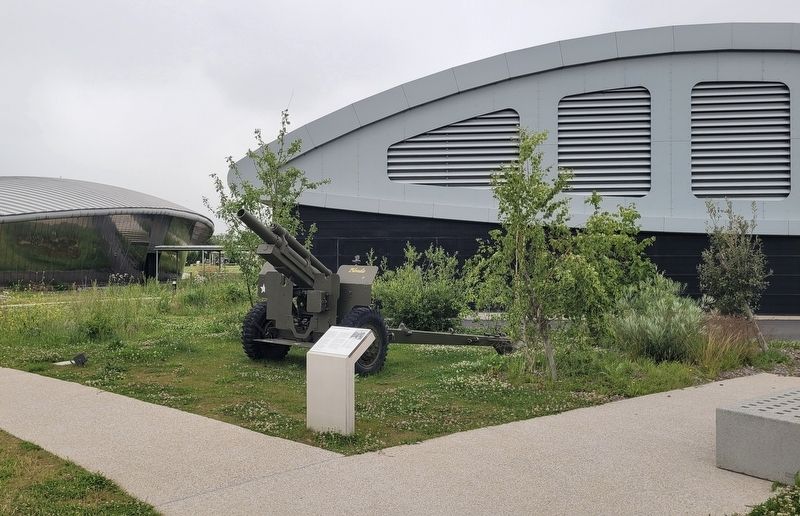 105 mm Howitzer M2 and Marker. Click for full size. 105 mm Howitzer M2 and Marker image. Click for full size.