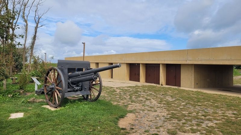 Putilov Russian cannon and Marker image. Click for full size.
