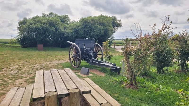 The view of the back side of the Putilov Russian cannon image. Click for full size.
