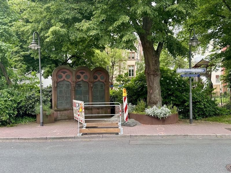 Bad Homburg vor der H�he Holocaust Memorial - wide view image. Click for full size.