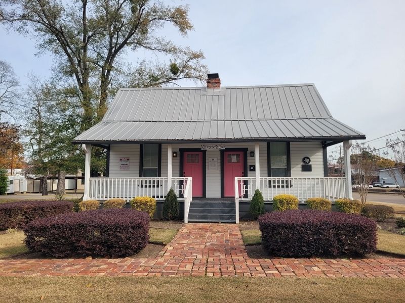 Campbell "Honeymoon Home" and Marker image. Click for full size.