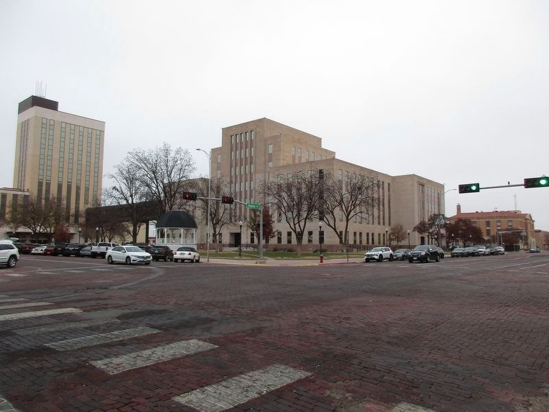 Lubbock County marker in front of Lubbock County courthouse image. Click for full size.