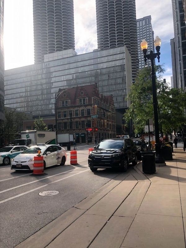 Chicago Varnish Company Building (Kinzie and Dearborn streets) image. Click for full size.