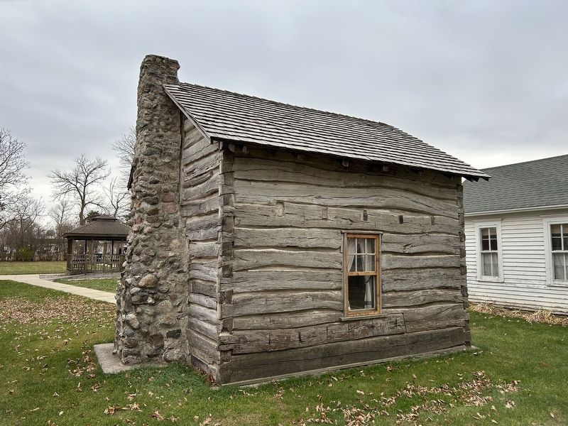 Sundet Log Cabin image. Click for full size.