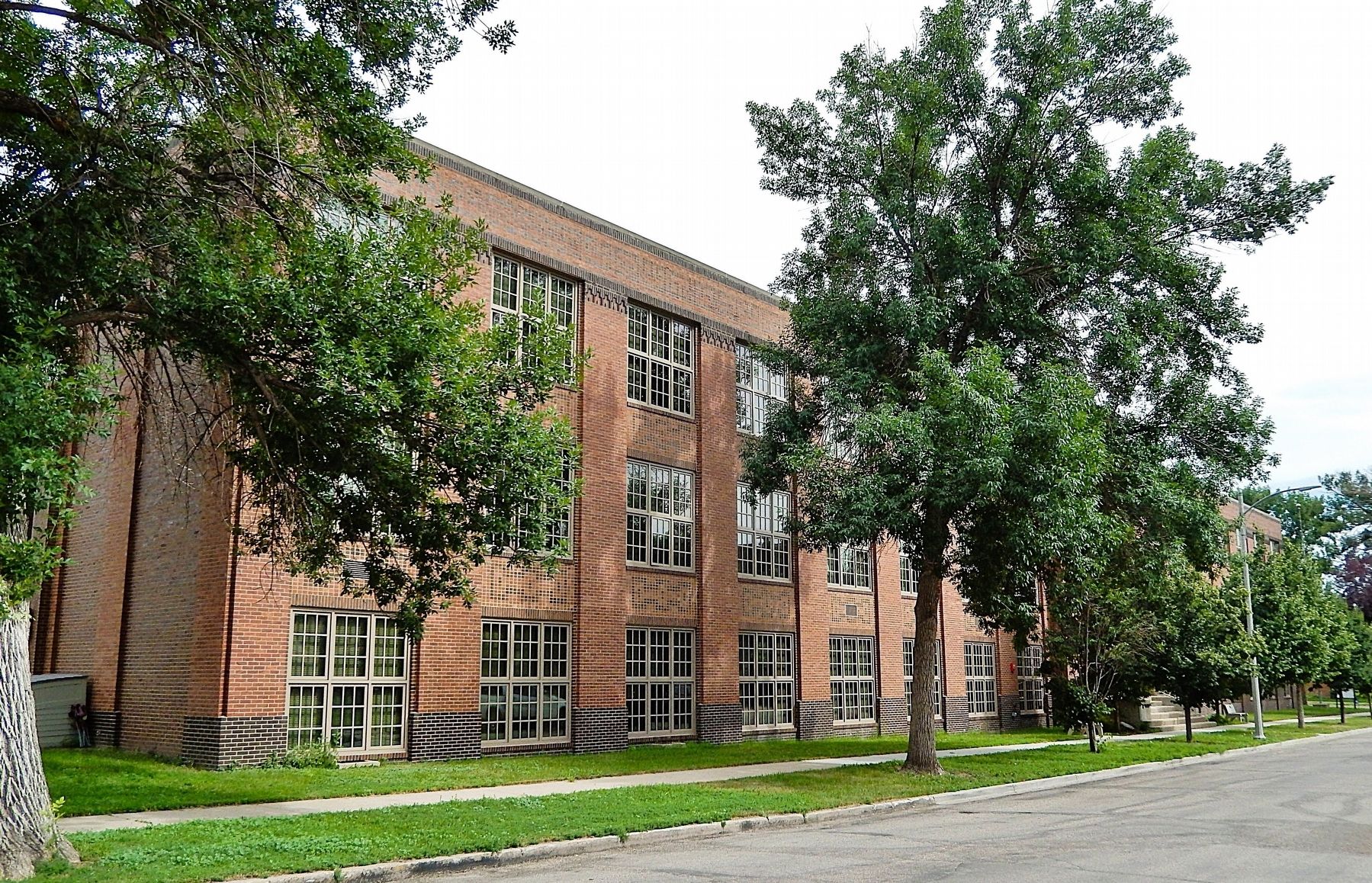 Williston High School (<i>northwest elevation</i>) image. Click for full size.
