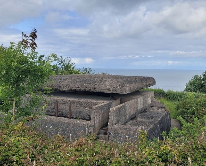 Le poste de commandement de tir / The fire command post Marker image. Click for full size.