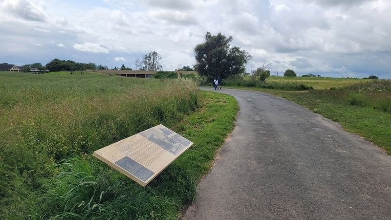 La piste d'aviation B-11 / The B-11 airfield Marker image. Click for full size.