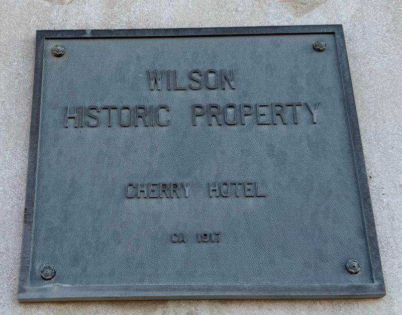 Additional plaque on the building image. Click for full size.