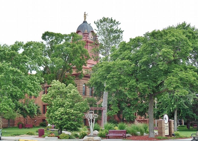 Beltrami County Courthouse image. Click for full size.