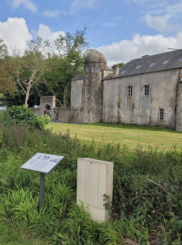 Le patrimoine b�ti / The built heritage Marker image. Click for full size.