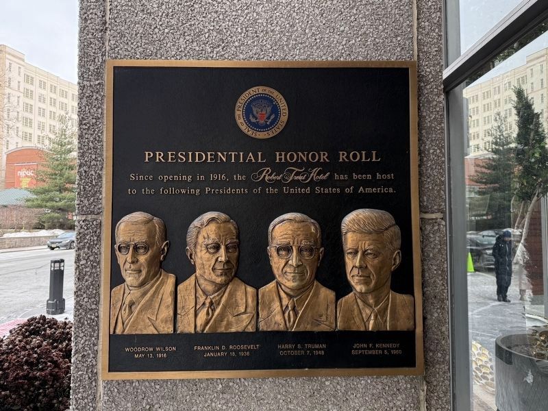 Presidential Honor Roll Marker [Left plaque] image. Click for full size.