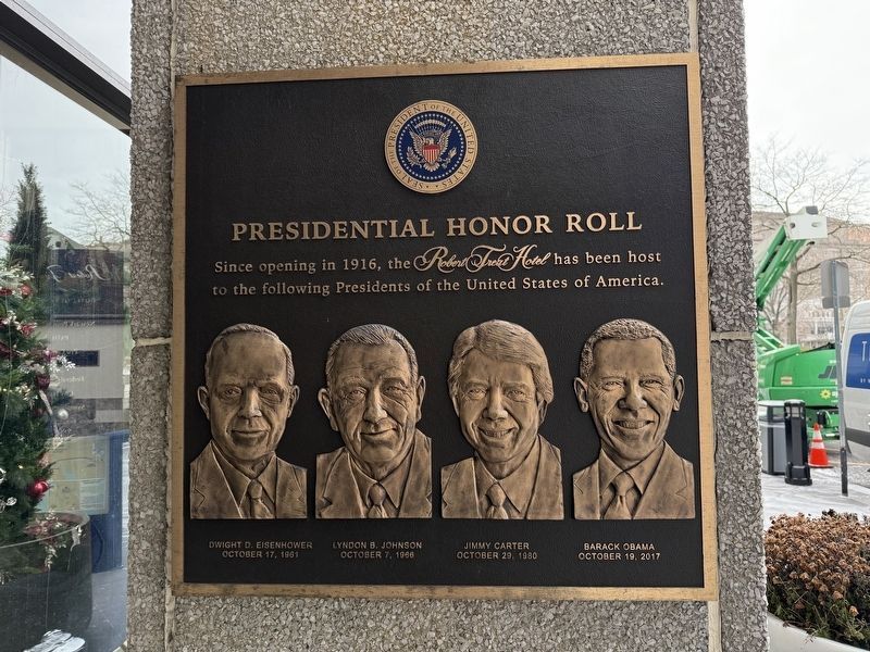 Presidential Honor Roll Marker [Right plaque] image. Click for full size.