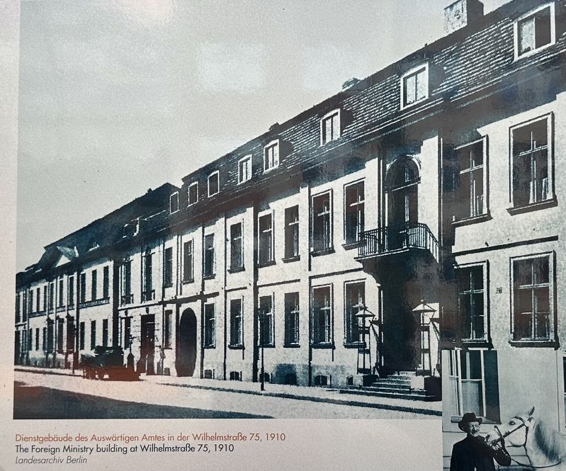 Marker photo: The Foreign Ministry Building at Wilhelmstra�e 75 image. Click for full size.