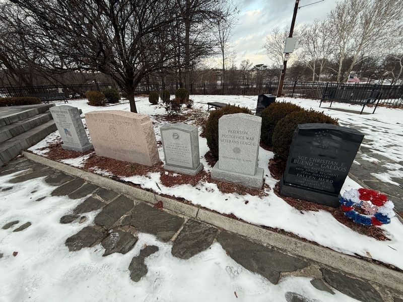 Veterans Memorials image. Click for full size.