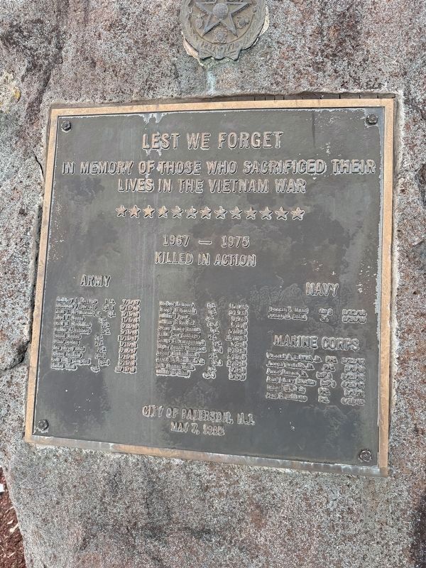 Lest We Forget Memorial [Left plaque] image. Click for full size.